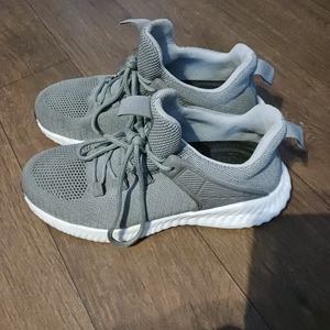Very comfortable composite toe sneaker